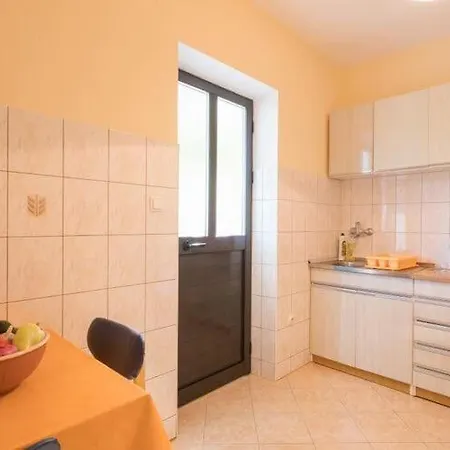 Saulan - One Bedroom With Balcony And Garden View Apartment Molunat