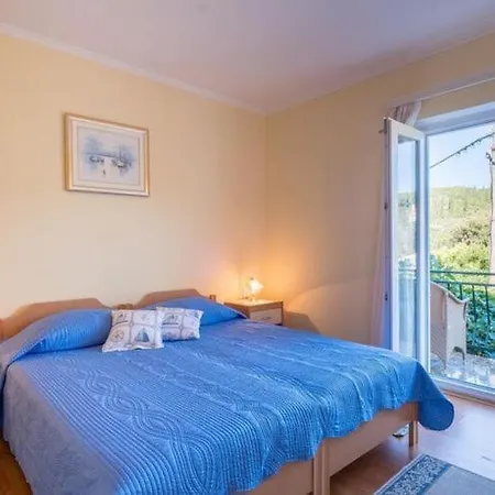 Saulan - One Bedroom With Balcony And Garden View Molunat