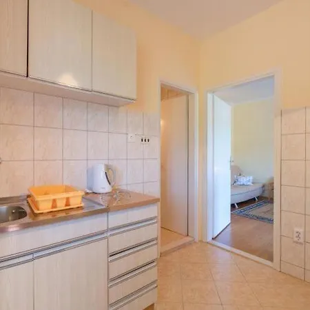 Apartment Saulan - One Bedroom With Balcony And Garden View