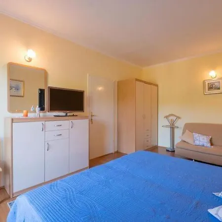 Apartment Saulan - One Bedroom With Balcony And Garden View *